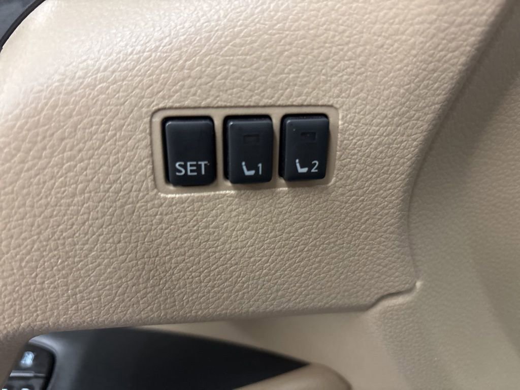 Used 2019 Nissan Rogue SV w/ Premium Package image 18