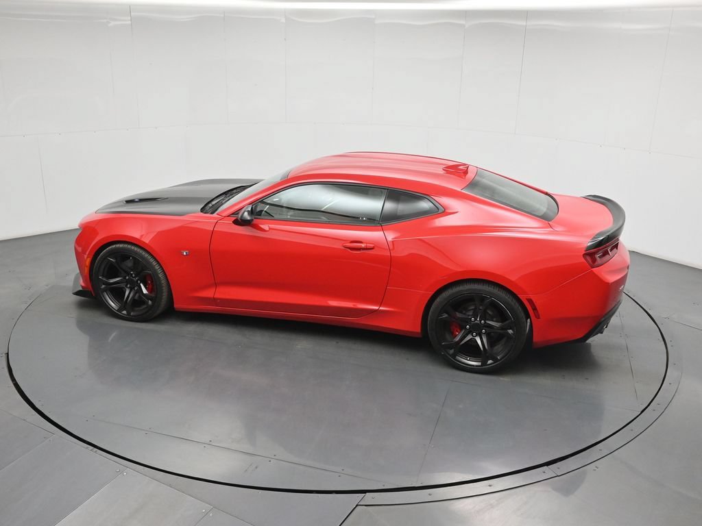 Used 2018 Chevrolet Camaro SS RWD image 40