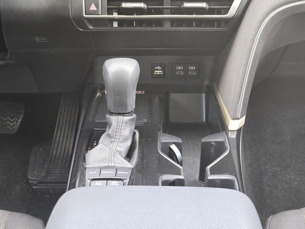 Used 2025 Toyota Camry LE image 17