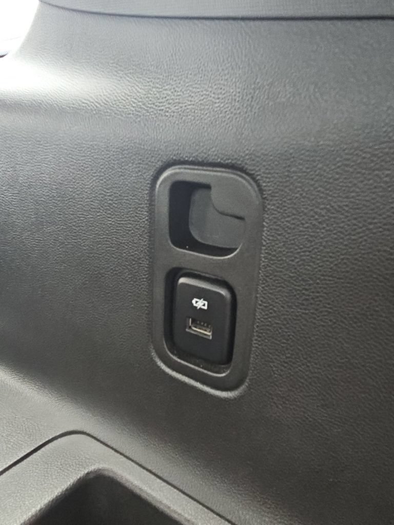Used 2023 Chevrolet Traverse LT FWD image 24