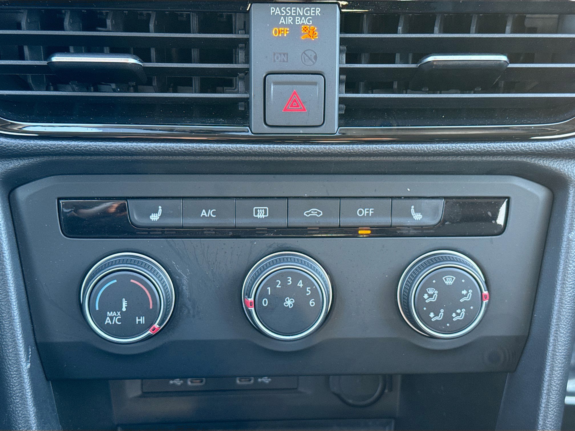 Used 2022 Volkswagen Taos SE image 32