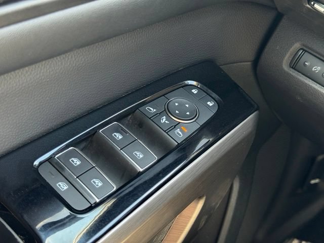 Used 2025 Nissan Pathfinder Platinum AWD/4WD image 37