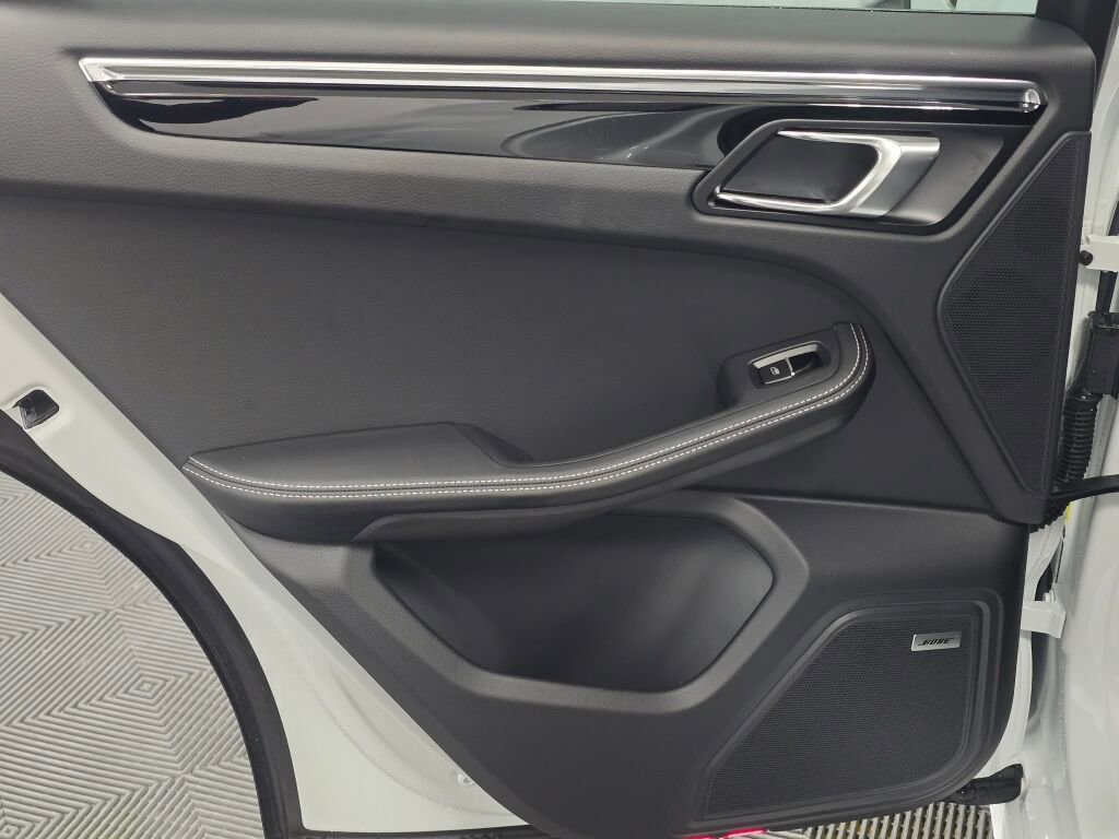 Certified 2025 Porsche Macan Turbo image 21