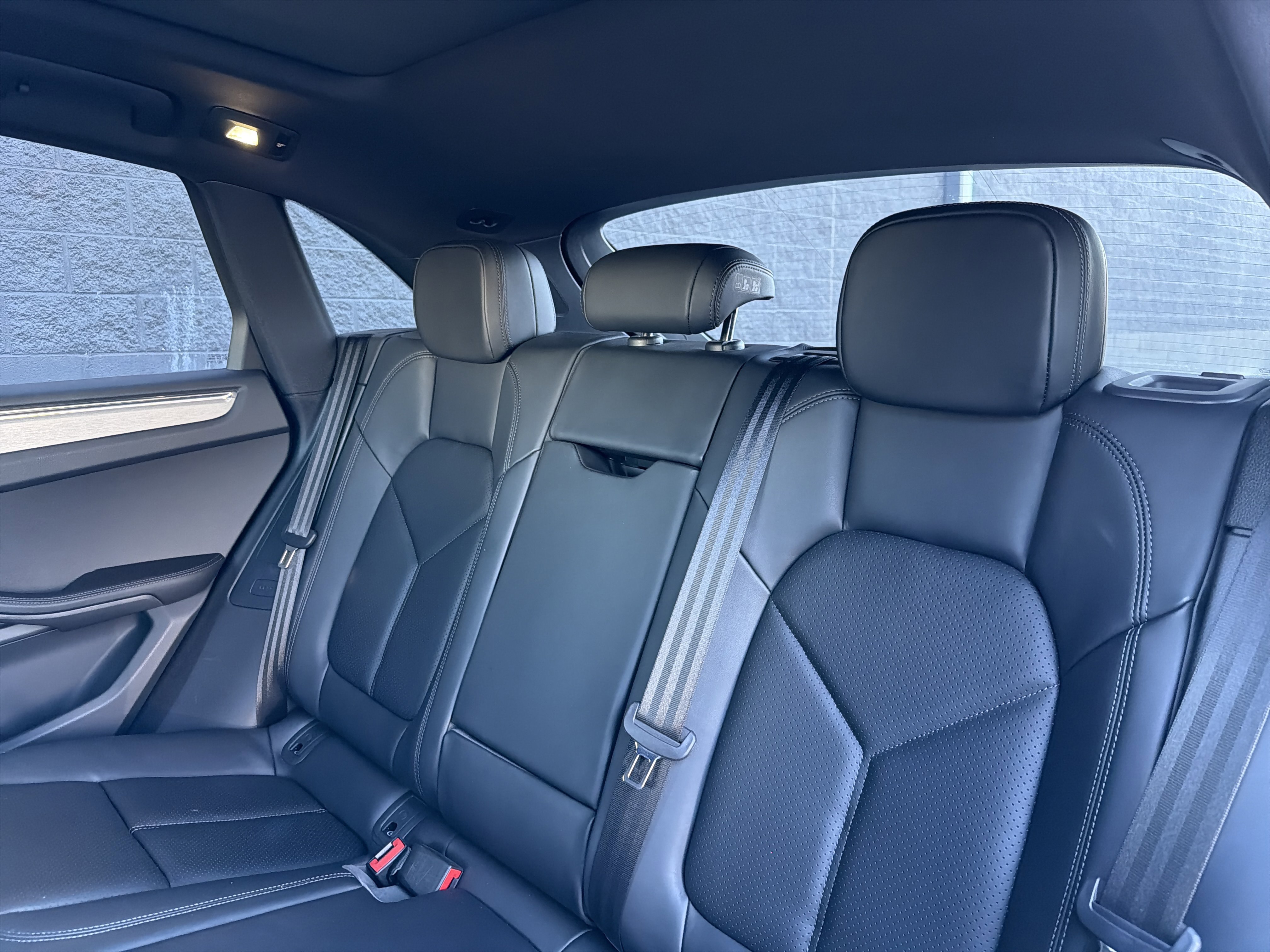 Certified 2025 Porsche Macan image 35