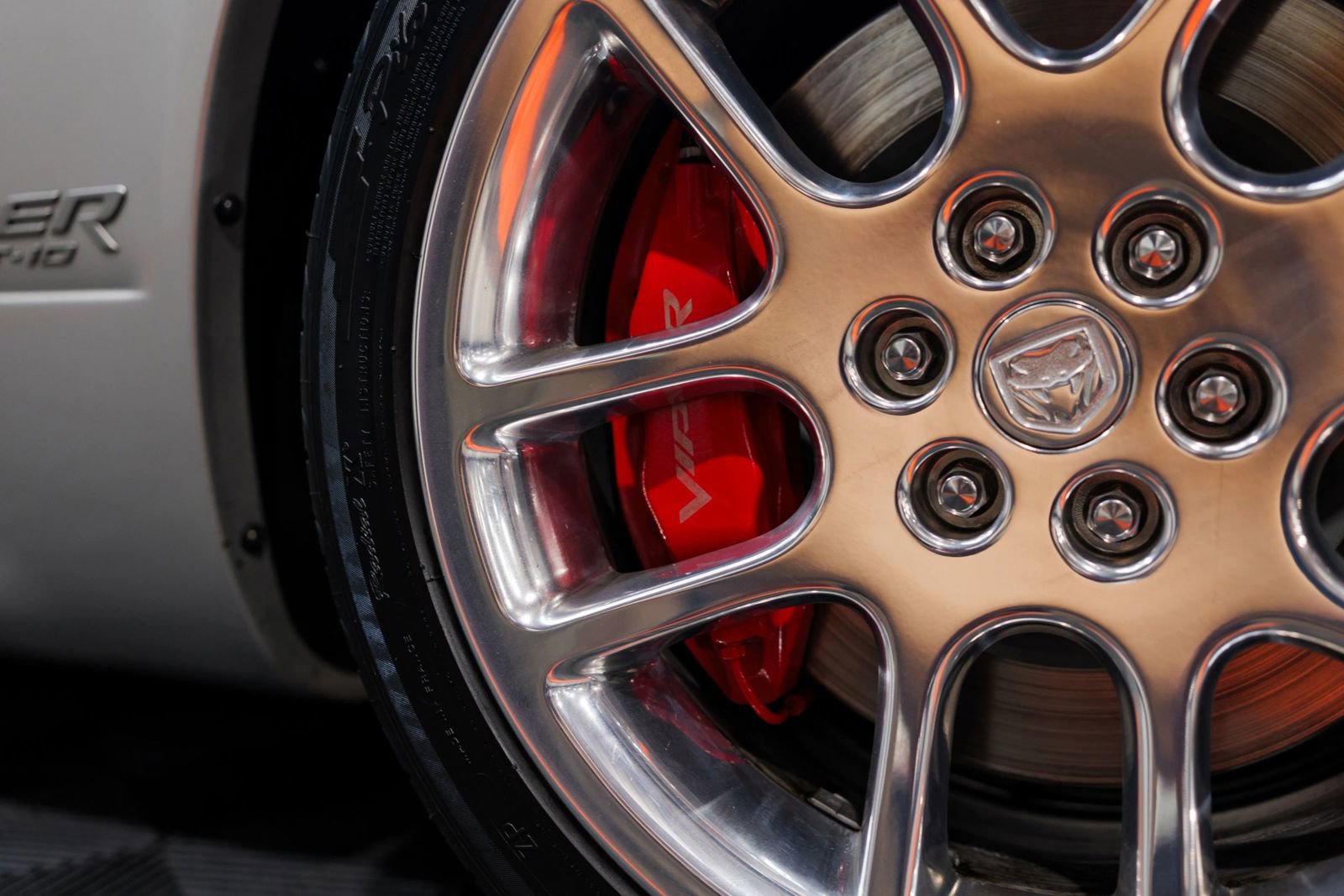 Used 2004 Dodge Viper SRT-10 image 10