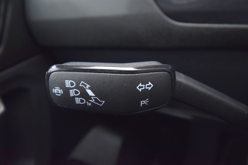 Used 2023 Volkswagen Tiguan SE image 32