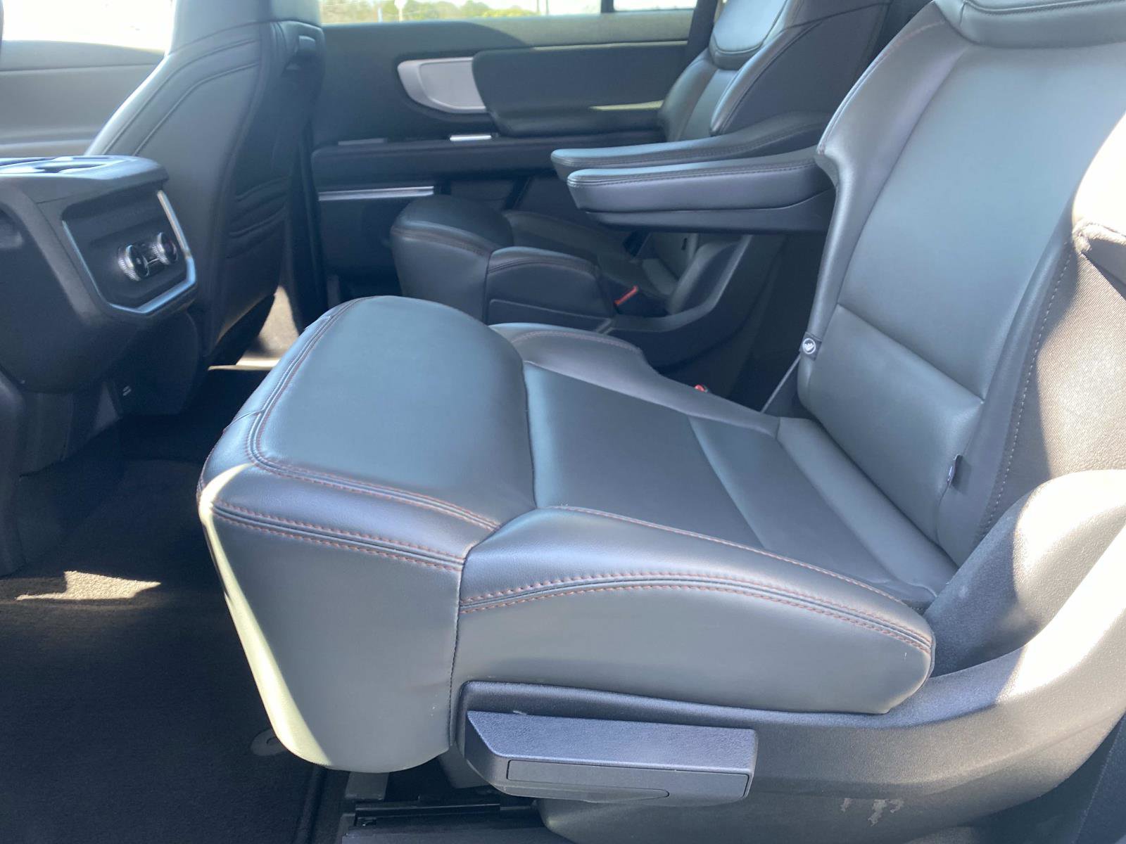 Used 2025 Ford Expedition Active image 14