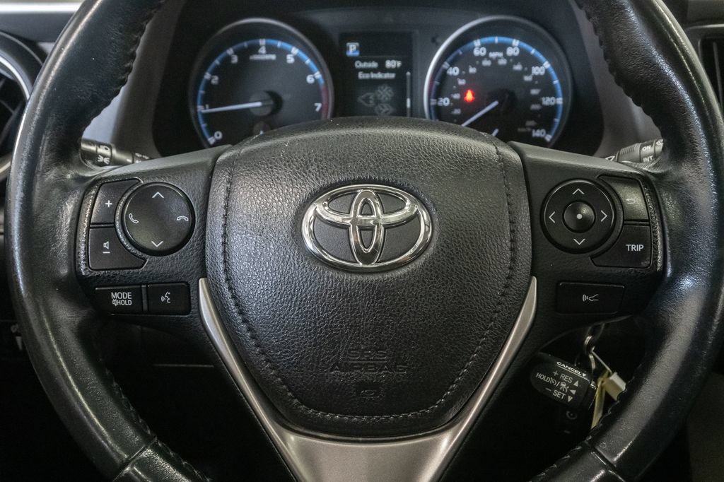 Used 2018 Toyota RAV4 XLE AWD/4WD image 15