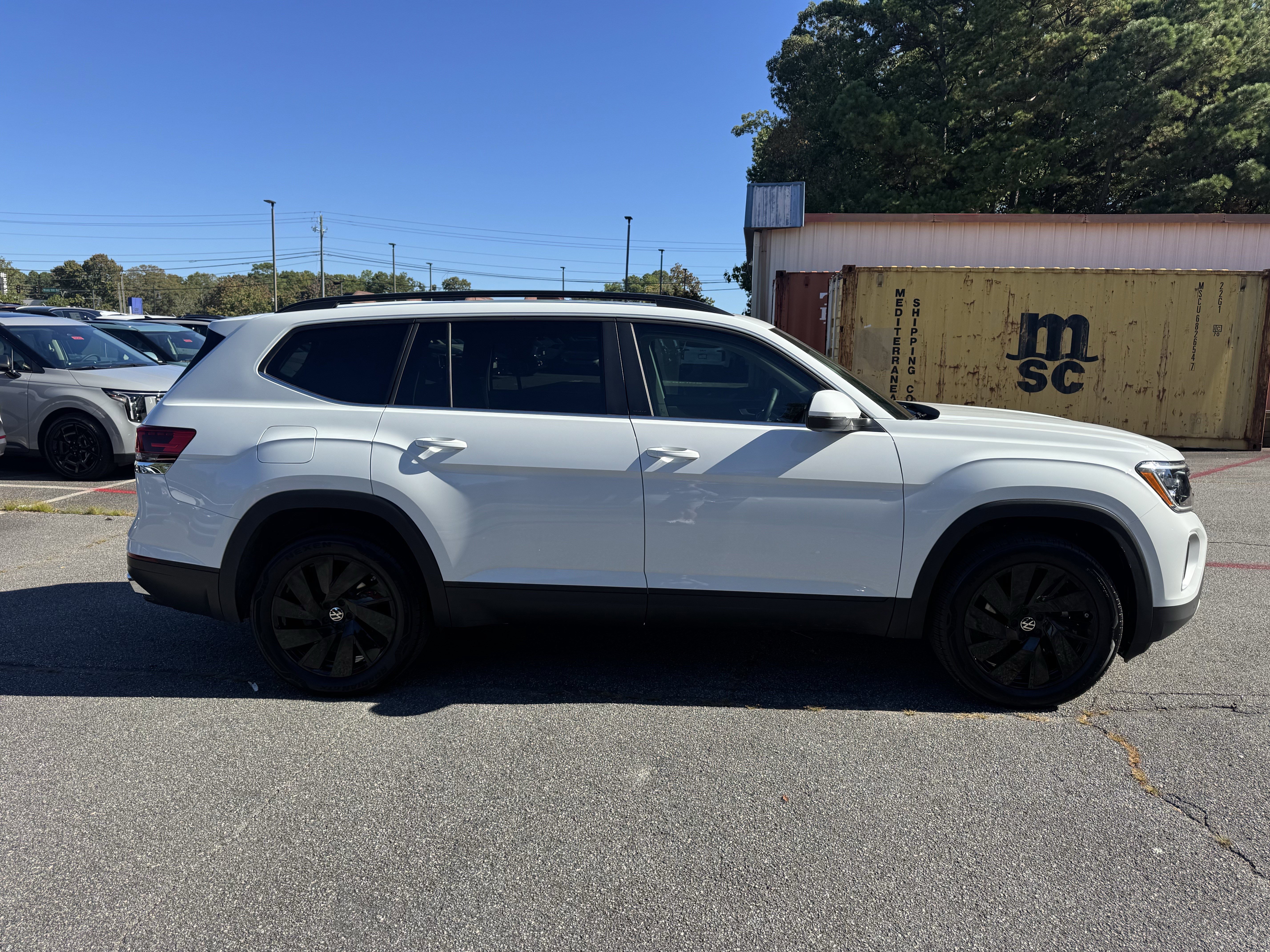 Used 2025 Volkswagen Atlas SE image 8