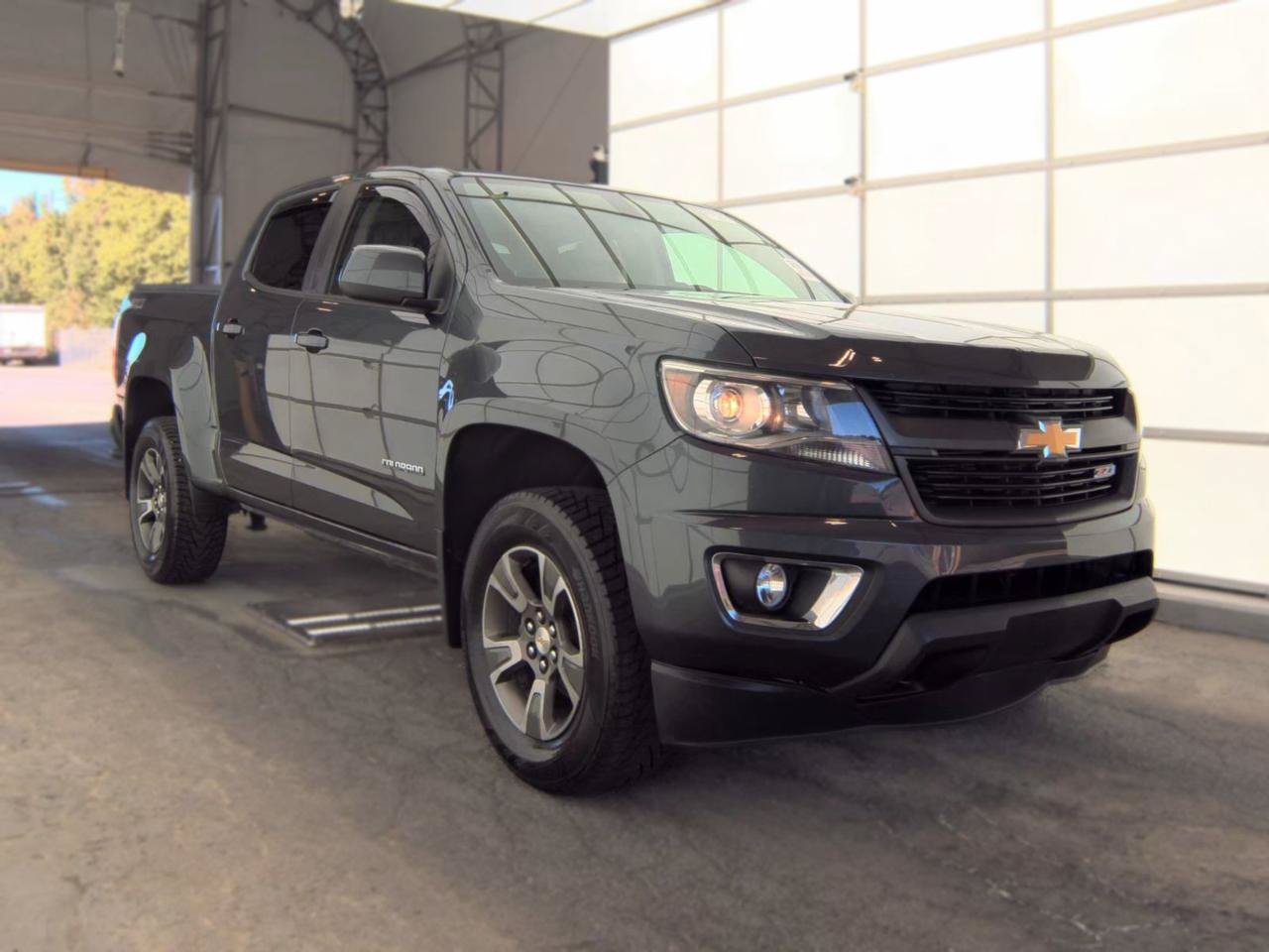 Used 2017 Chevrolet Colorado Z71 AWD/4WD image 1