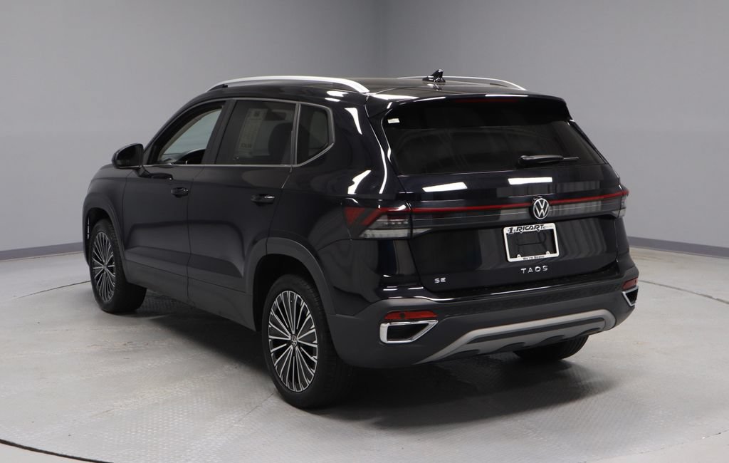 Used 2025 Volkswagen Taos SE FWD image 9
