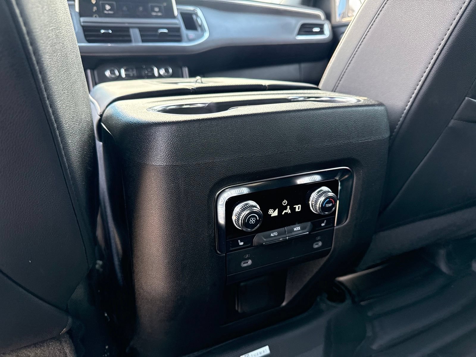 Used 2024 GMC Yukon AT4 w/ Technology Package AWD/4WD image 14