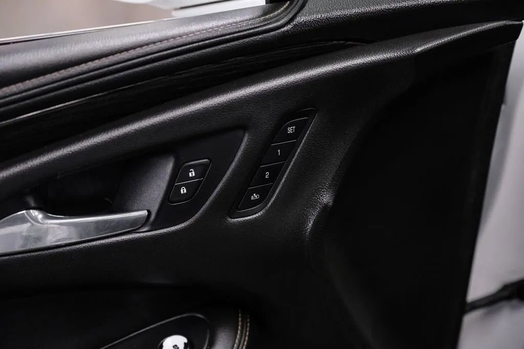 Used 2017 Buick Envision Essence FWD image 49