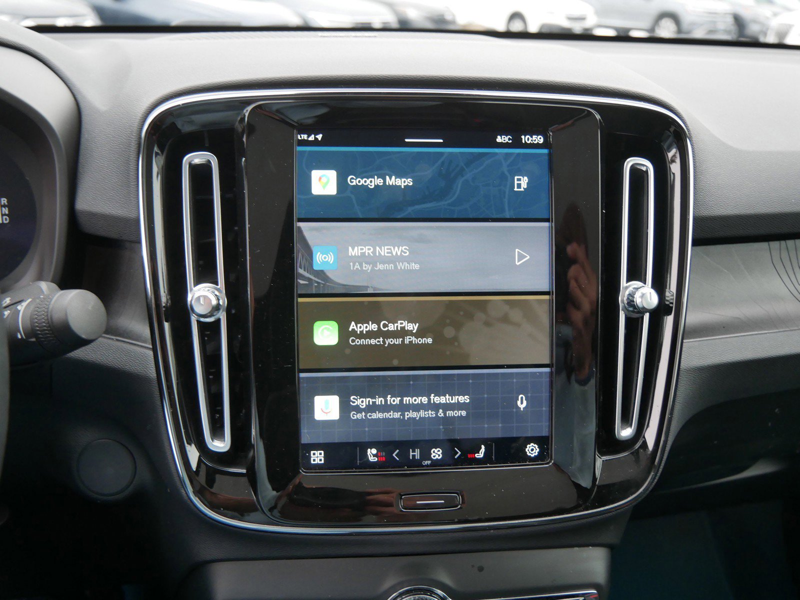 Used 2022 Volvo C40 P8 Recharge Ultimate image 17