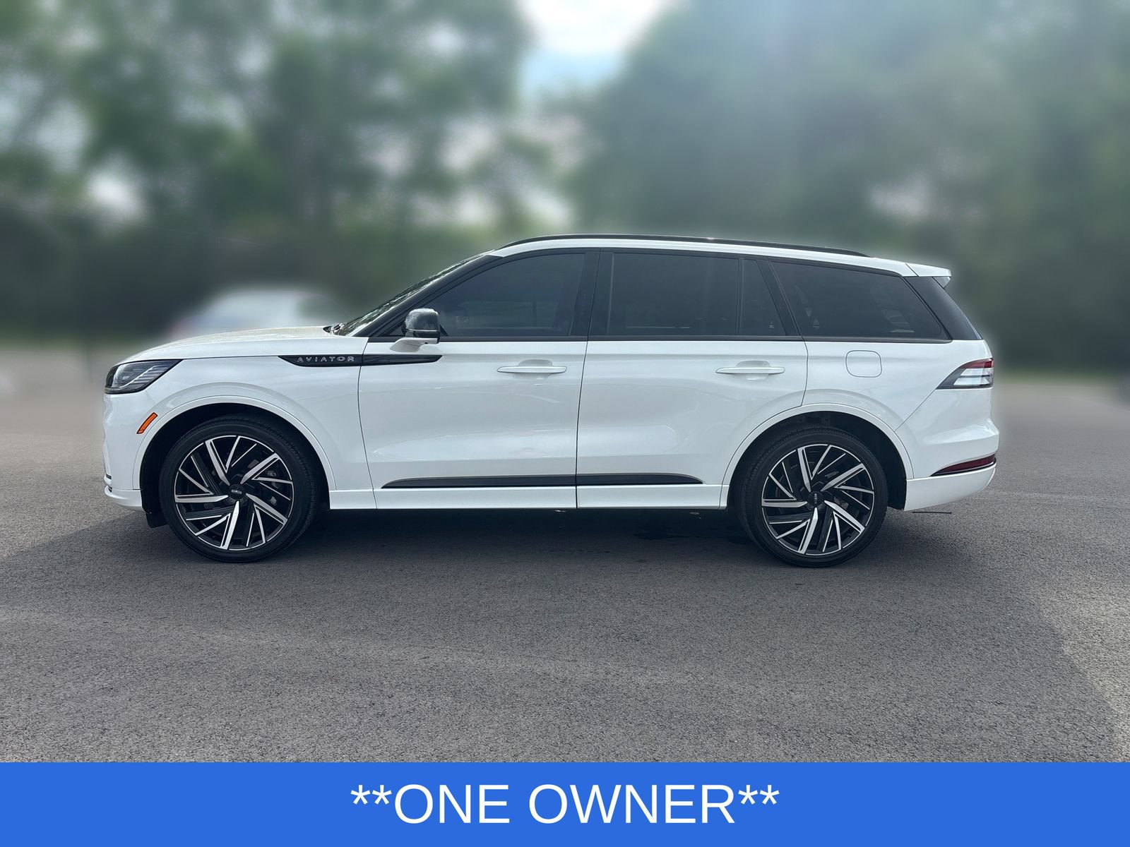 Certified 2025 Lincoln Aviator Black Label w/ Jet Appearance Package AWD/4WD image 2