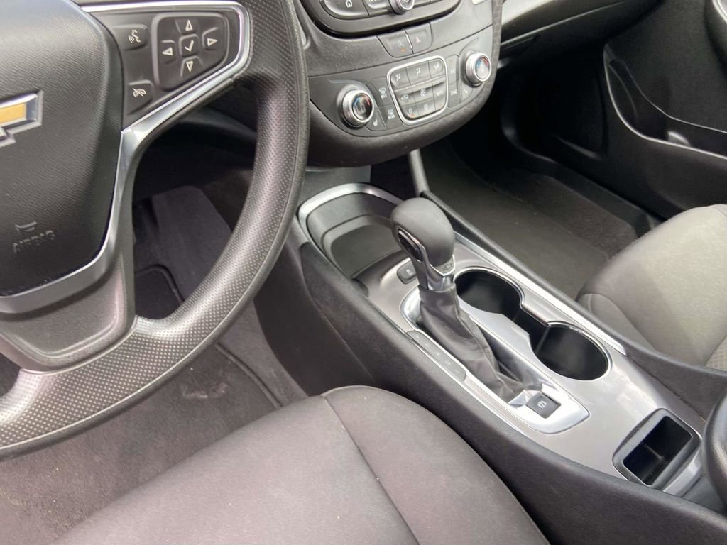 Used 2025 Chevrolet Malibu LT FWD image 21