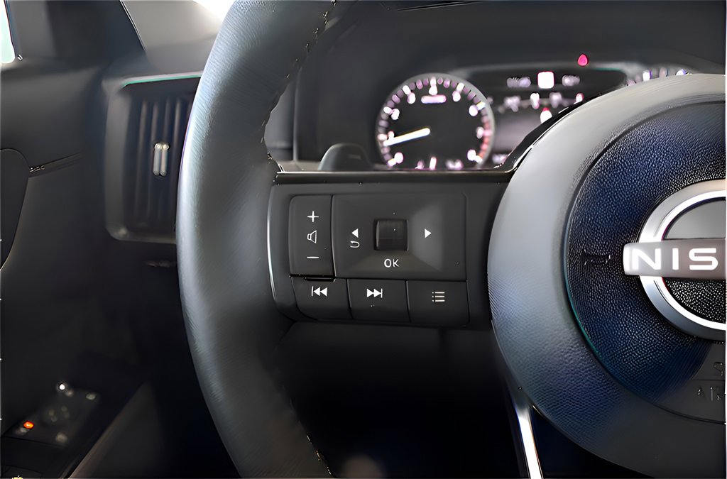 Used 2024 Nissan Pathfinder SL image 15