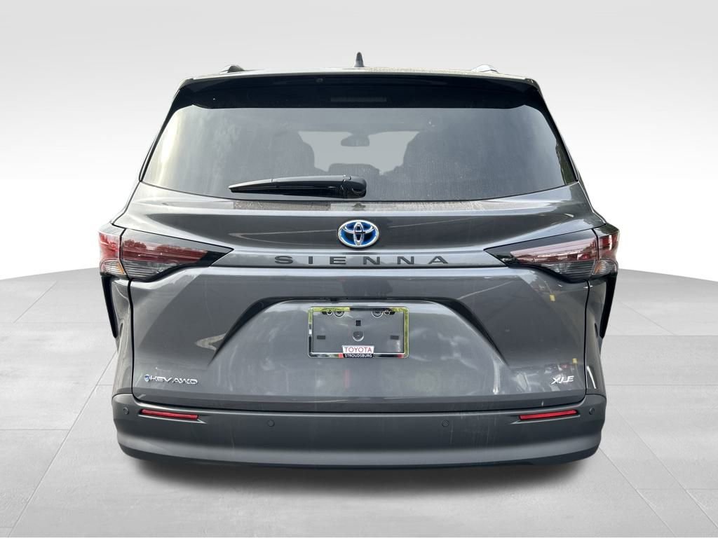 New 2025 Toyota Sienna XLE image 4