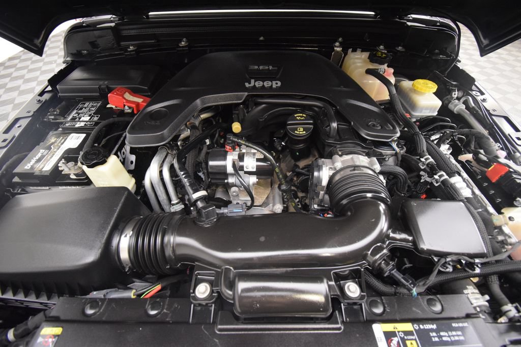 Used 2021 Jeep Wrangler Unlimited Sahara AWD/4WD image 30
