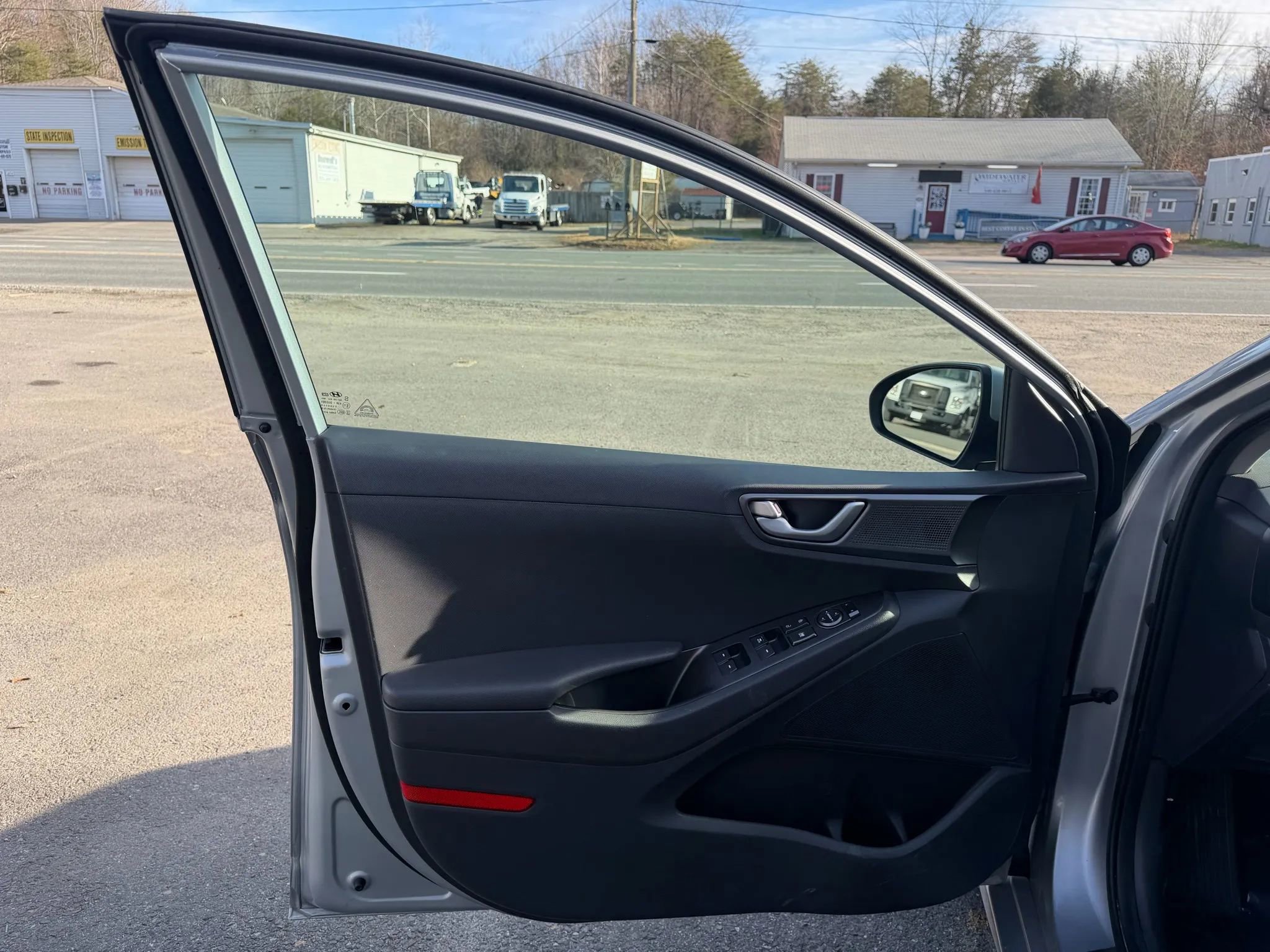 Used 2021 Hyundai Ioniq SE image 20