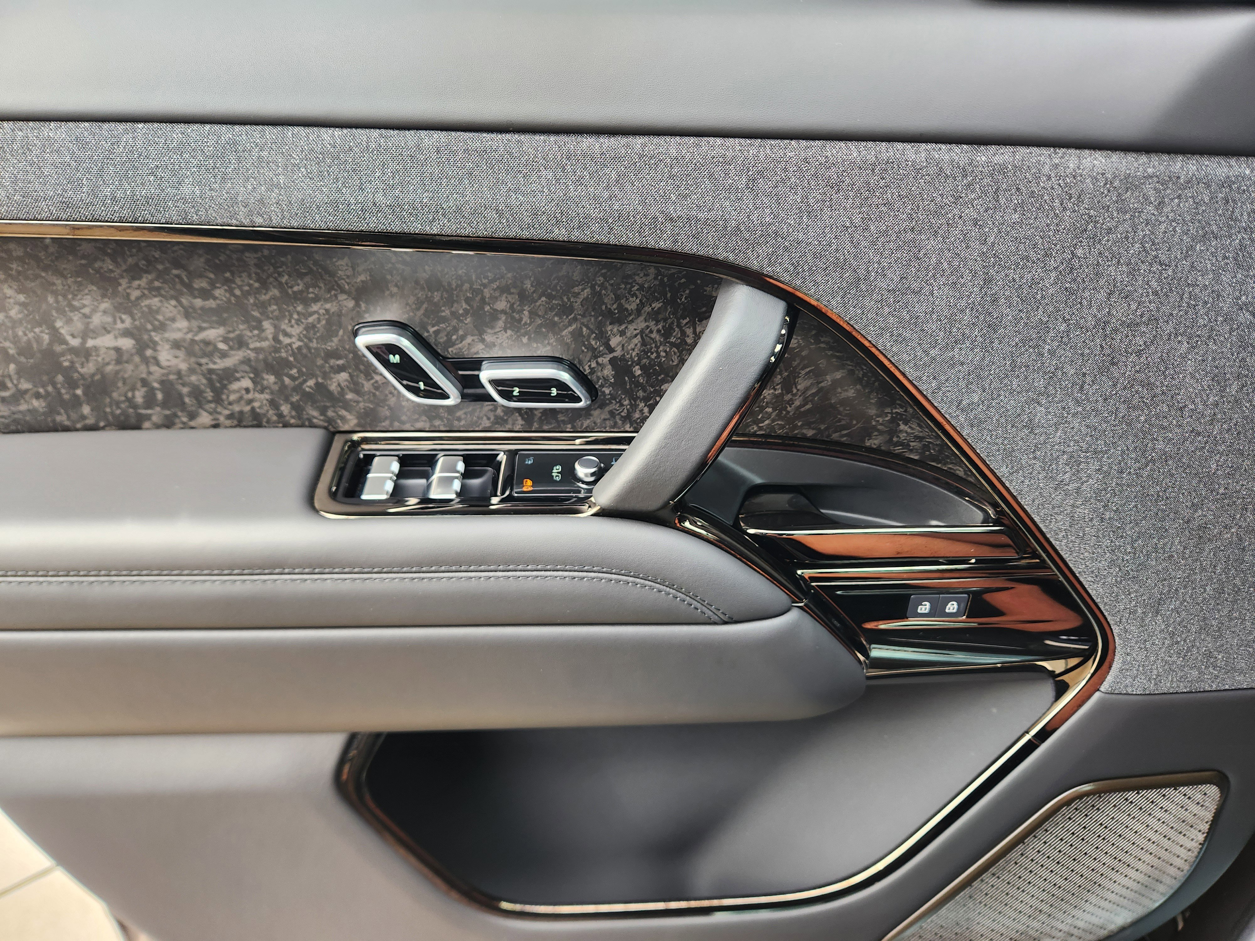 Certified 2025 Land Rover Range Rover Sport Autobiography image 34