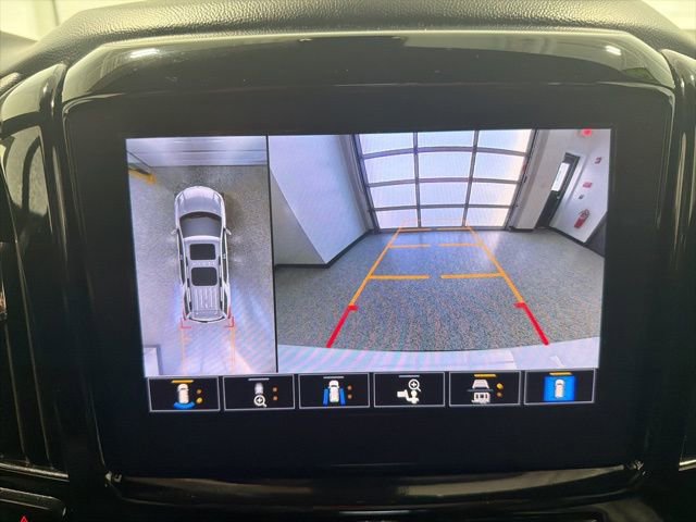 Used 2023 Chevrolet Traverse RS AWD/4WD image 17