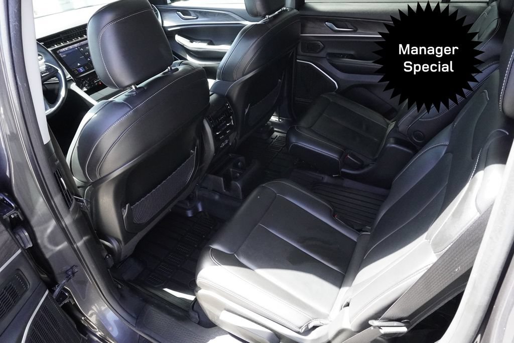 Used 2022 Jeep Grand Cherokee L Limited w/ Black Appearance Package AWD/4WD image 29