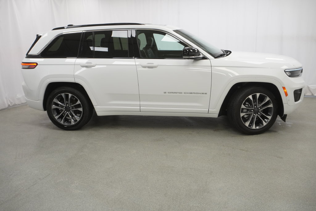 Used 2025 Jeep Grand Cherokee Overland w/ Adv Protech Group III AWD/4WD image 17