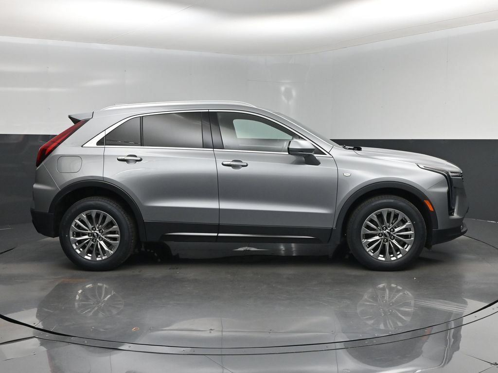 Used 2024 Cadillac XT4 Premium Luxury FWD image 2