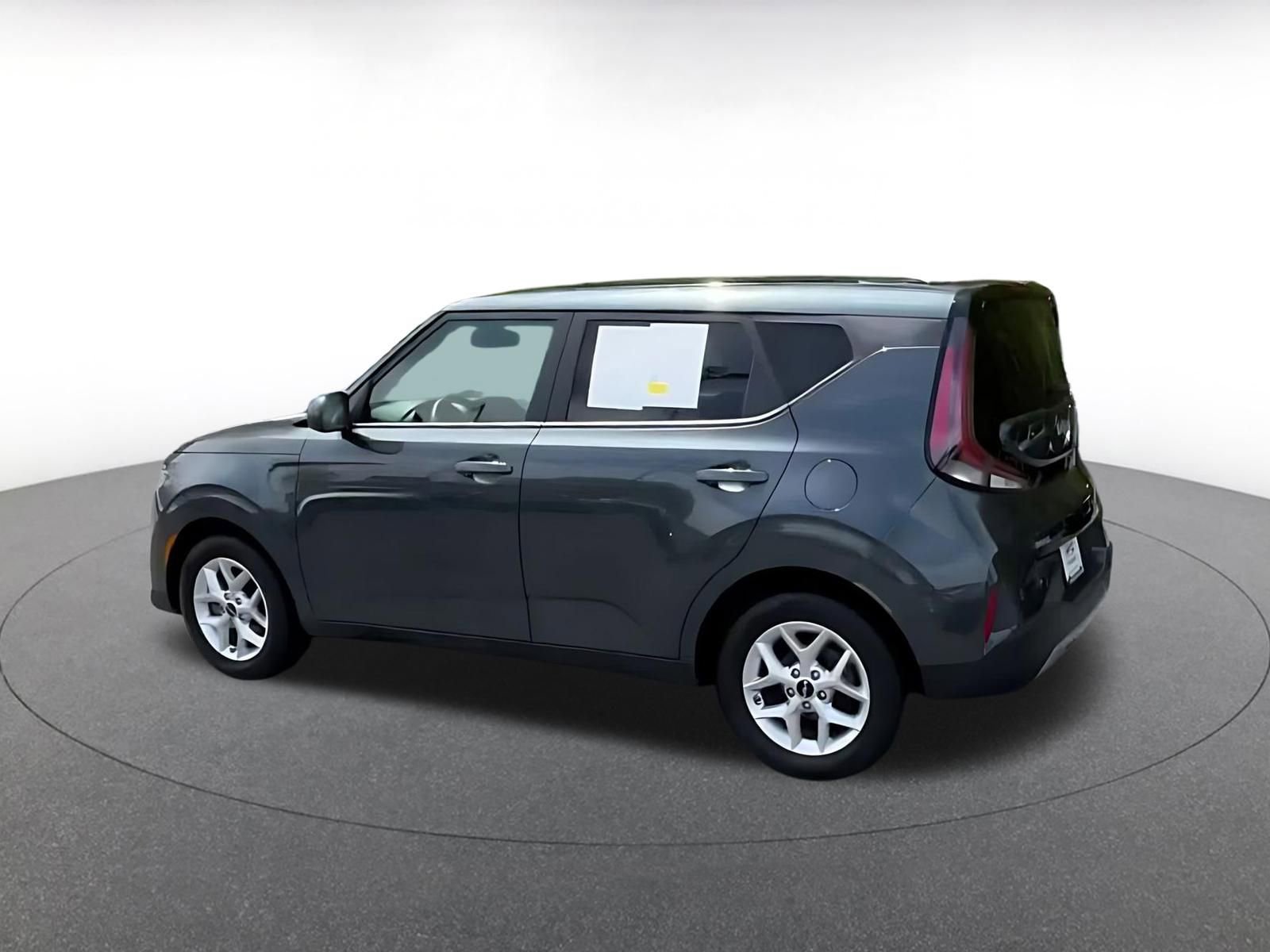 Used 2025 Kia Soul LX w/ LX Technology Package image 10