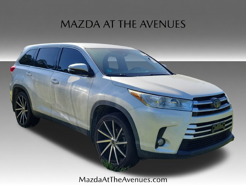 Used 2019 Toyota Highlander Plus AWD/4WD image 9