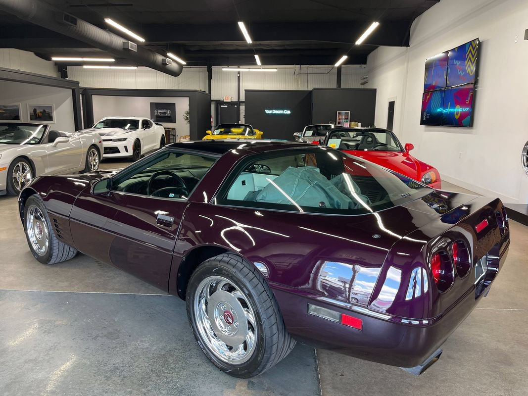 Used 1993 Chevrolet Corvette Coupe RWD image 11