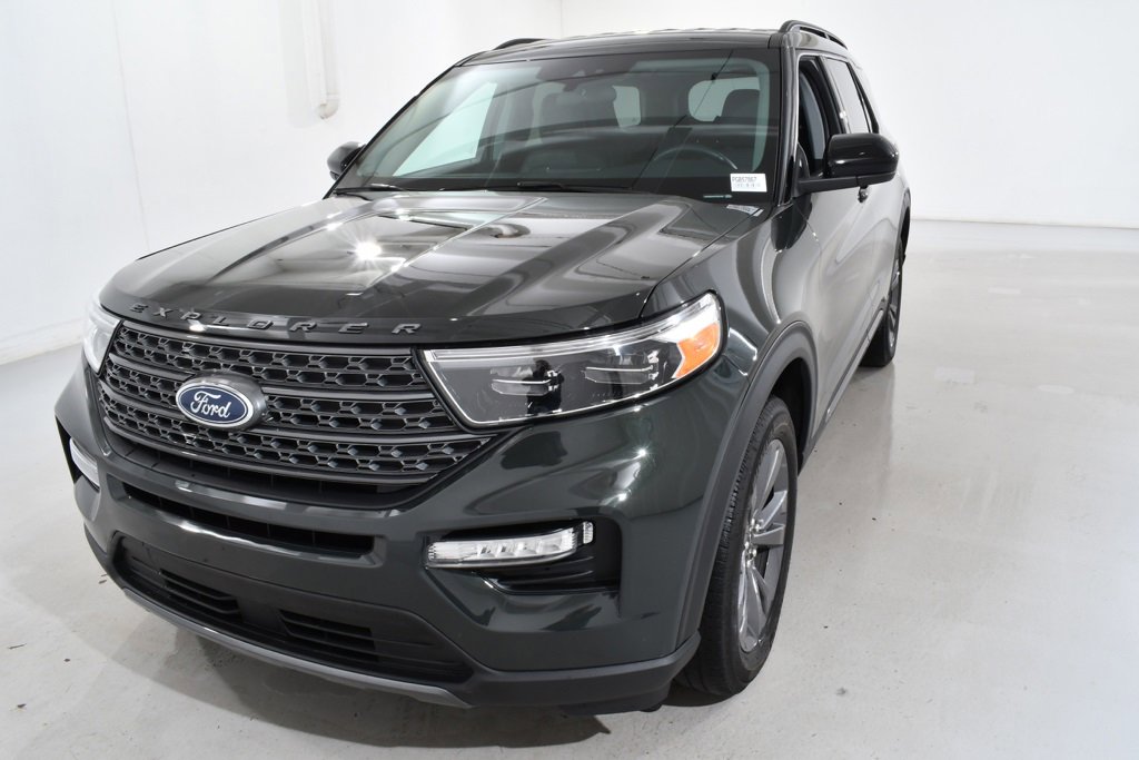 Used 2023 Ford Explorer XLT w/ Equipment Group 202A image 2