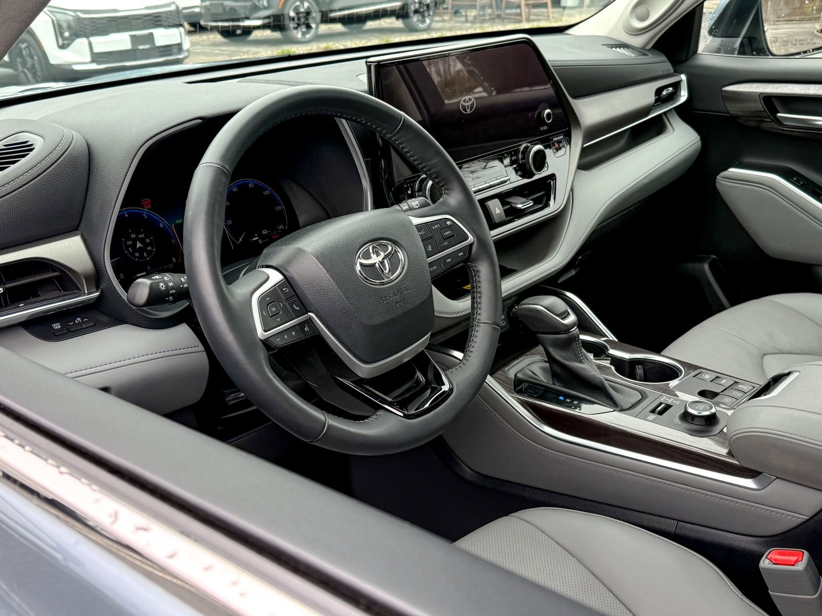 Used 2023 Toyota Highlander Limited image 15