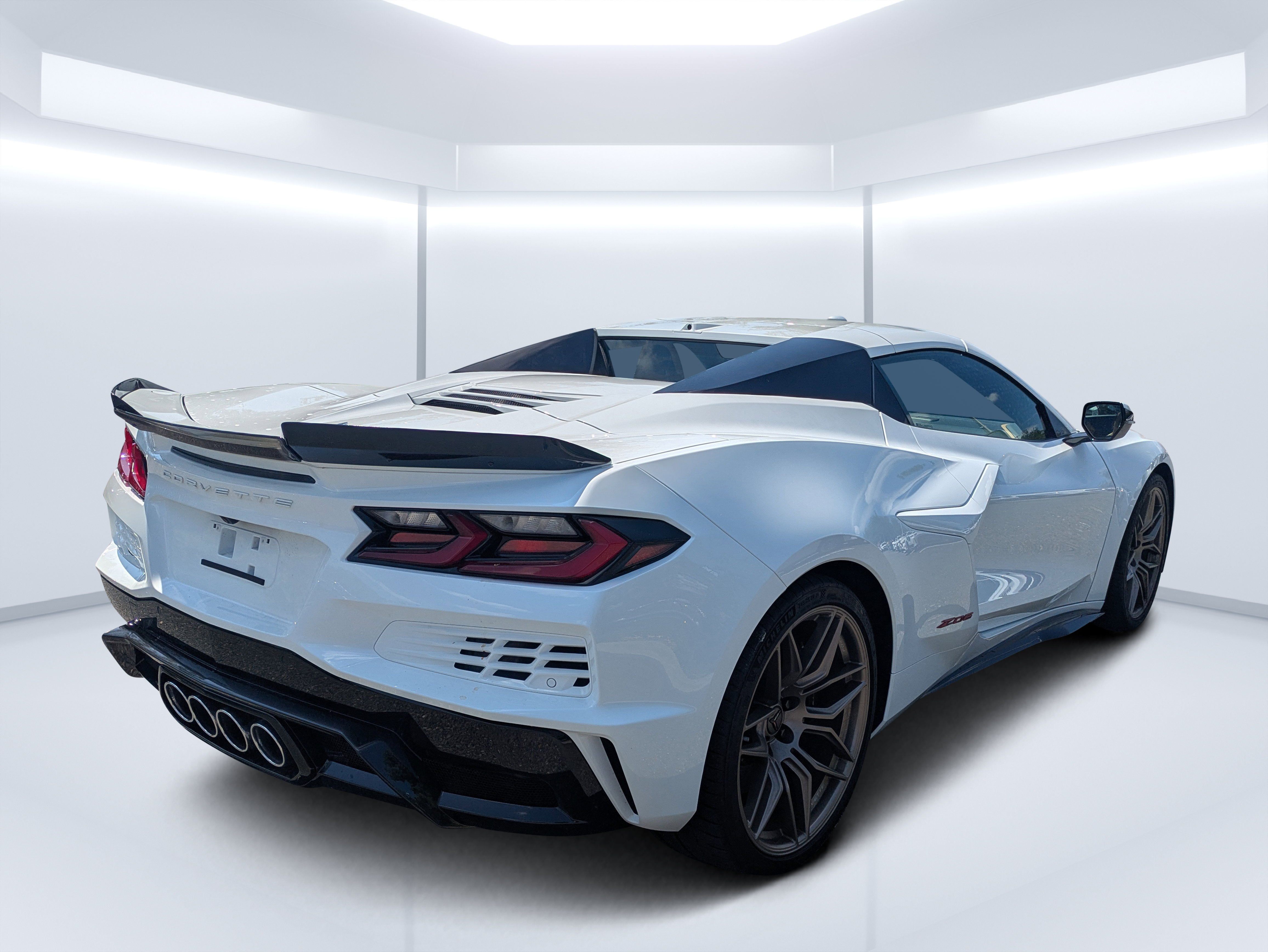 Used 2024 Chevrolet Corvette Z06 RWD image 3