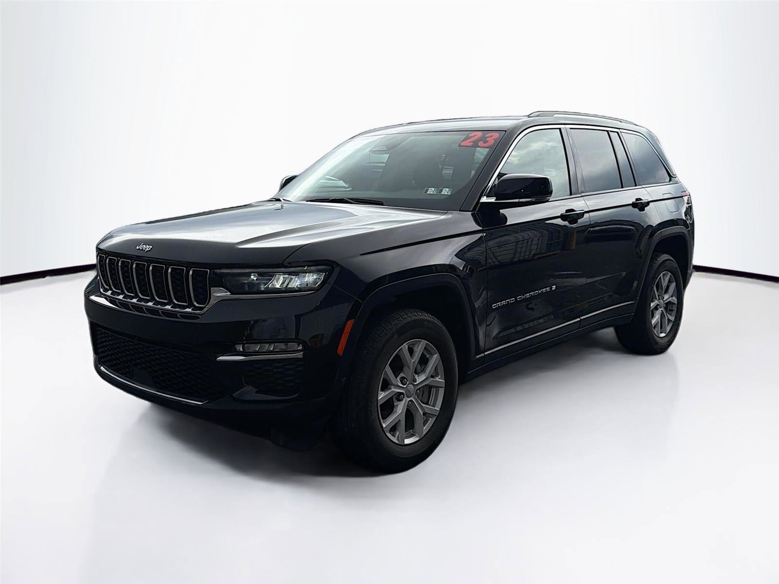 Used 2023 Jeep Grand Cherokee Limited image 3