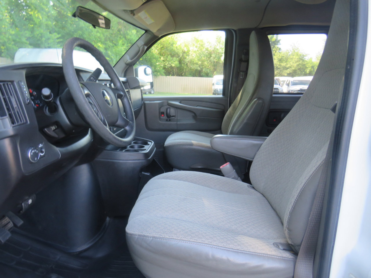 Used 2011 Chevrolet Express 3500 LS image 13