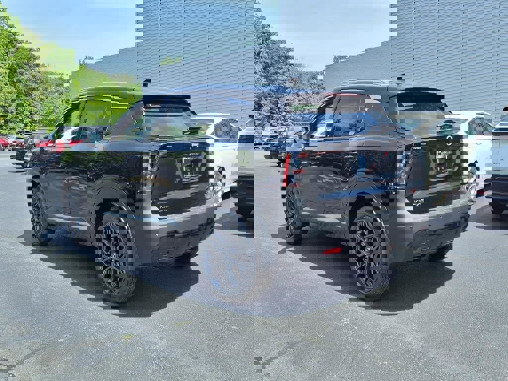 New 2025 Nissan Kicks SR image 3