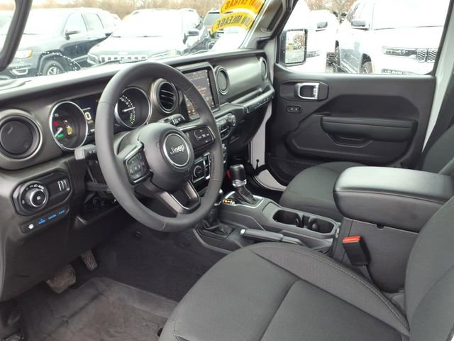 Used 2023 Jeep Wrangler Unlimited w/ Sun & Screen Package image 21