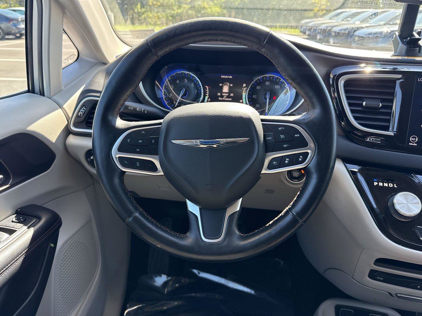 Used 2019 Chrysler Pacifica Touring Plus w/ Advanced Safetytec Group FWD image 24