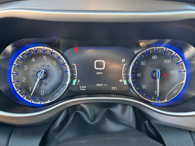 Used 2024 Chrysler Pacifica Touring-L FWD image 15