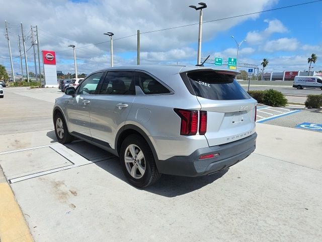 Used 2022 Kia Sorento LX image 7