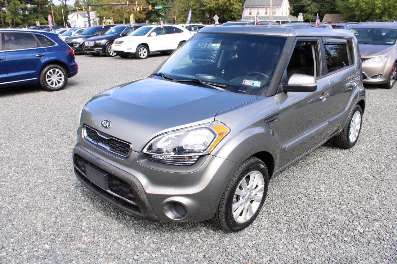 Used 2013 Kia Soul + FWD image 2