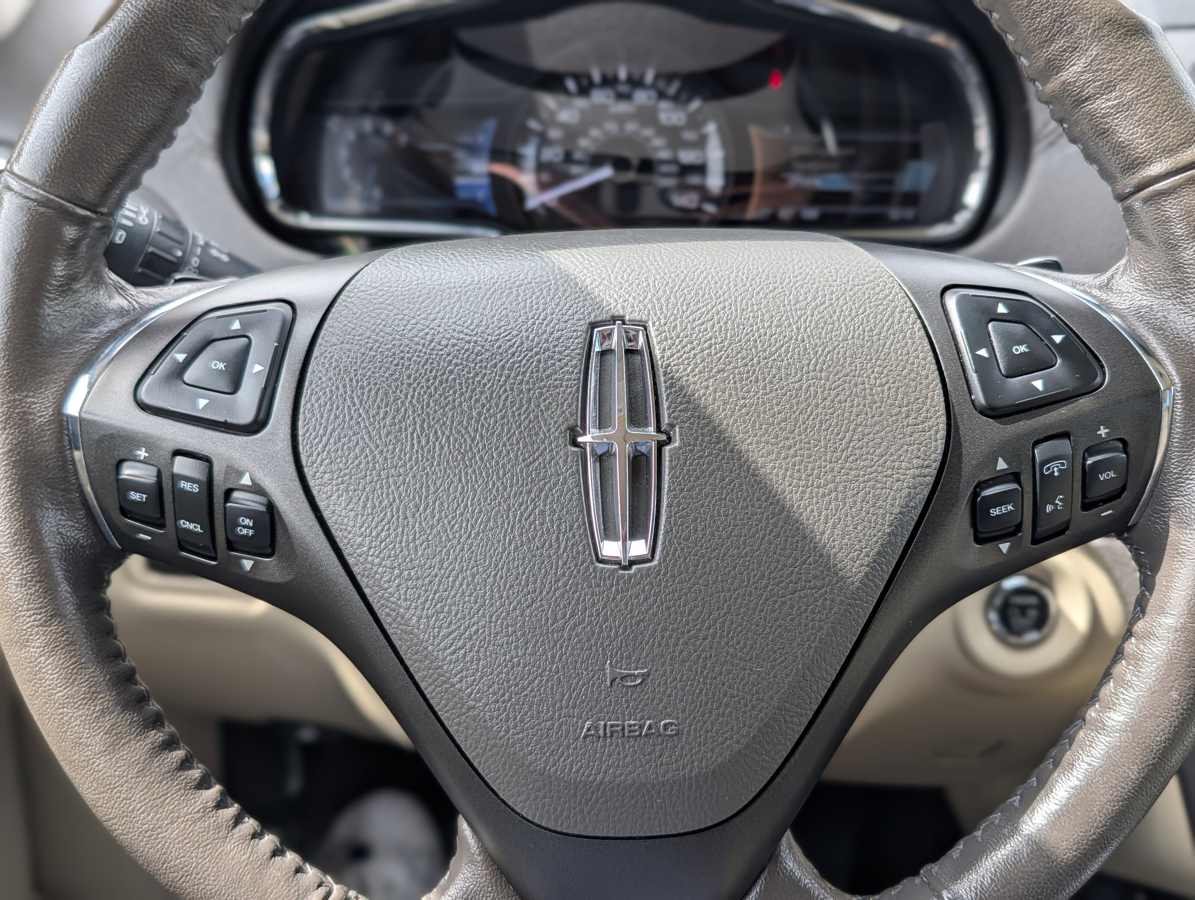 Used 2018 Lincoln MKT AWD image 24