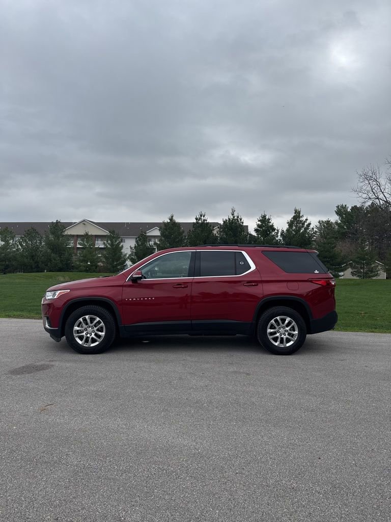 Used 2020 Chevrolet Traverse LT FWD image 1