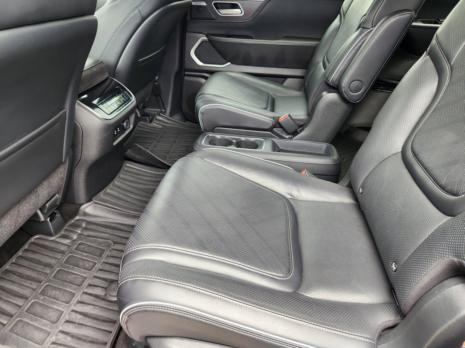 Used 2025 INFINITI QX80 Luxe RWD image 13