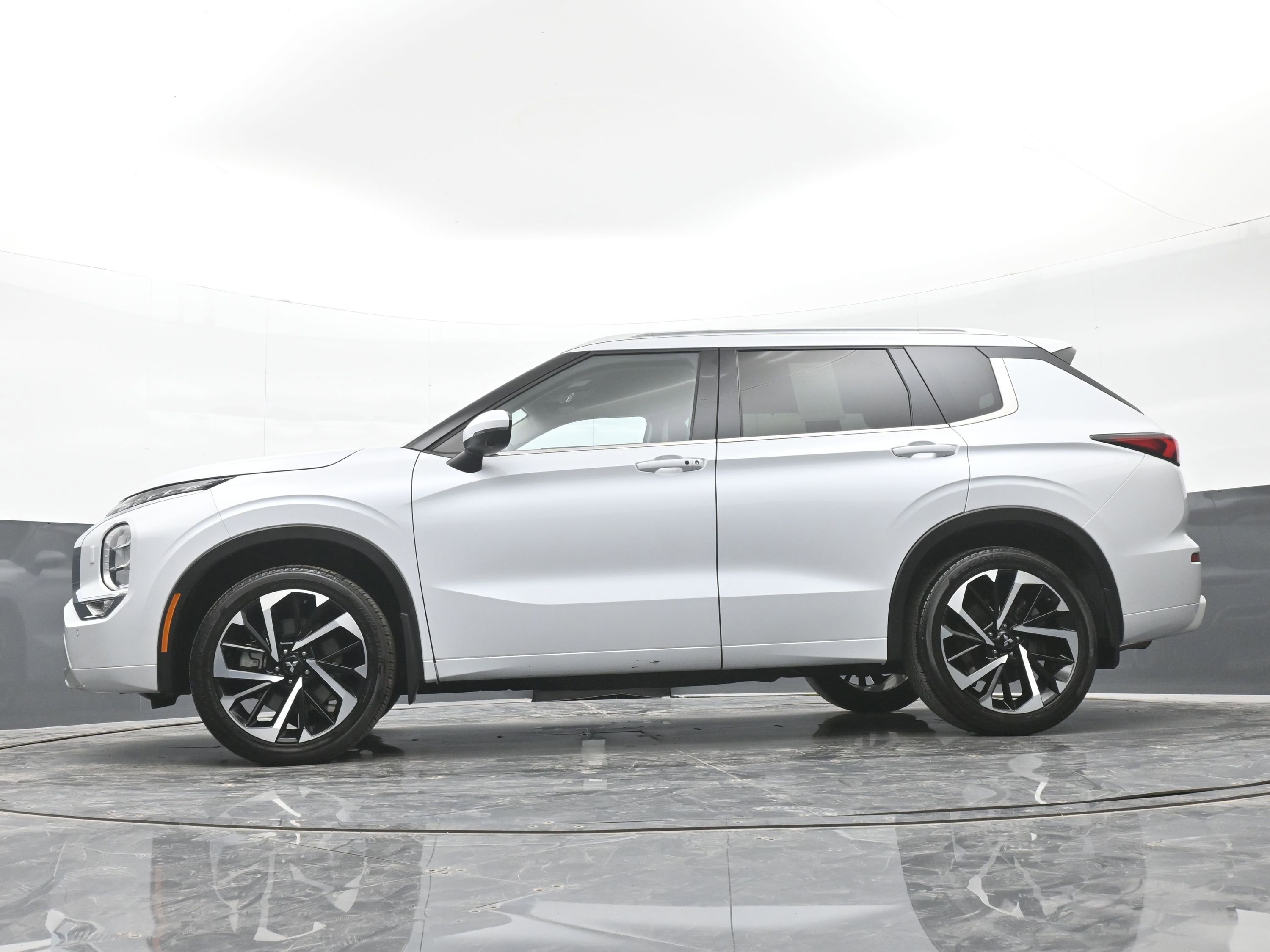 Used 2024 Mitsubishi Outlander SEL AWD/4WD image 44
