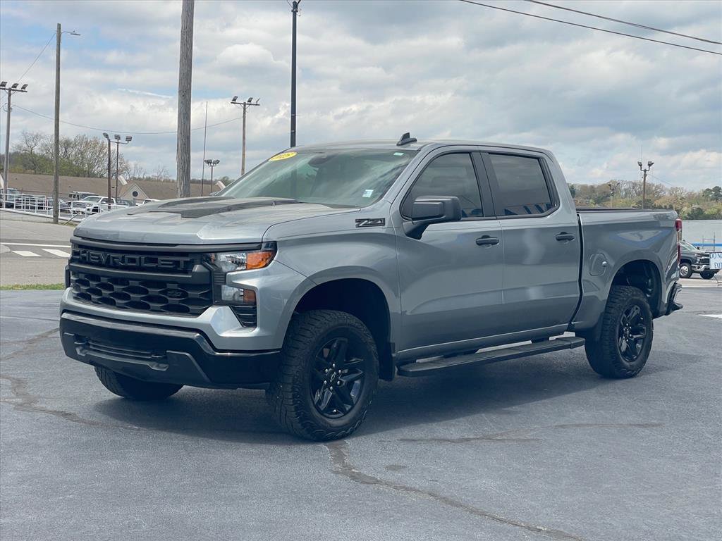 Used 2025 Chevrolet Silverado 1500 Custom Trail Boss w/ Dark Appearance Package image 3