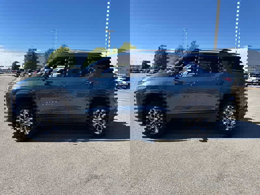 Used 2025 Chevrolet Equinox LT w/ Convenience Package II FWD image 3