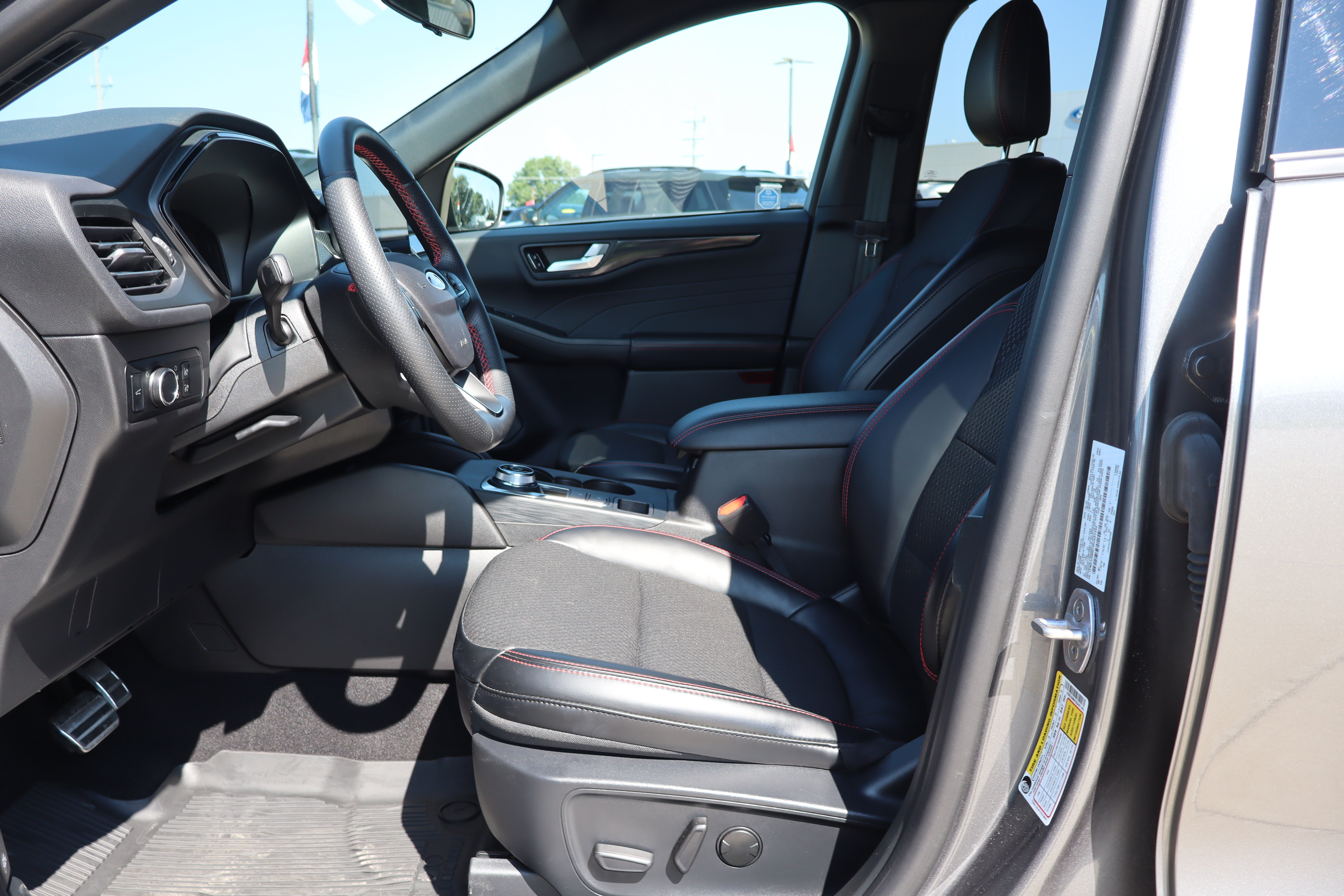 Used 2024 Ford Escape ST-Line w/ Tech Pack #1 AWD/4WD image 9